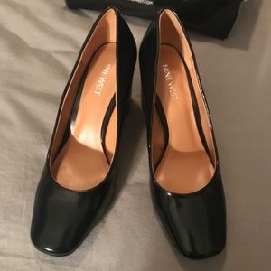 Nine West New Rule 30 Heel in Black SZ 7